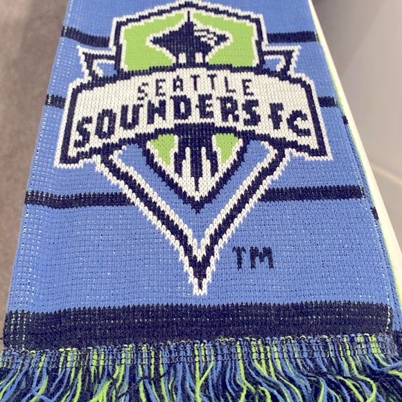 ❌SOLD❌ LOT of 3x NWT Seattle Sounders Items! 1x Hat + 2x Collectors Scarfs - Picture 11 of 11